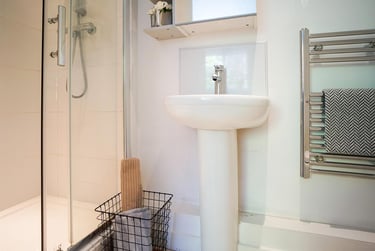 1 bed studio, Orme Road, Cross Heath, Newcastle under Lyme, ST52FB - Image 4